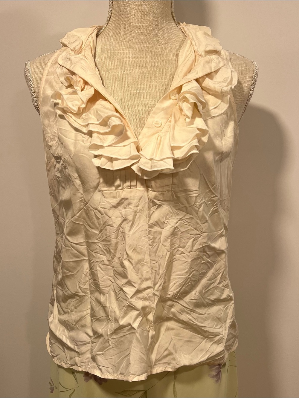 100% Silk Willi Smith Cream Ruffled Sleeveless Top